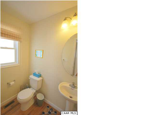 112 Roy's Place Charlottesville, VA 22902 - Photo 7 of 14 a bathroom with a toilet and a sink