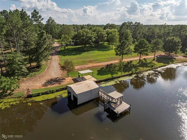 a wooden bench sitting next to a lake