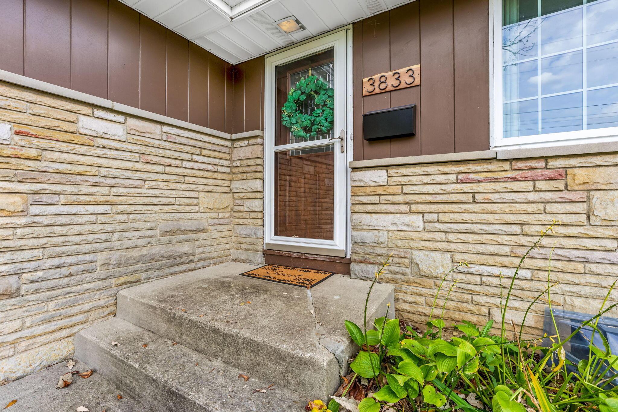 3833 Maize Road Columbus, OH 43224 - Photo 4 of 62 5-web-or-mls-939A9560