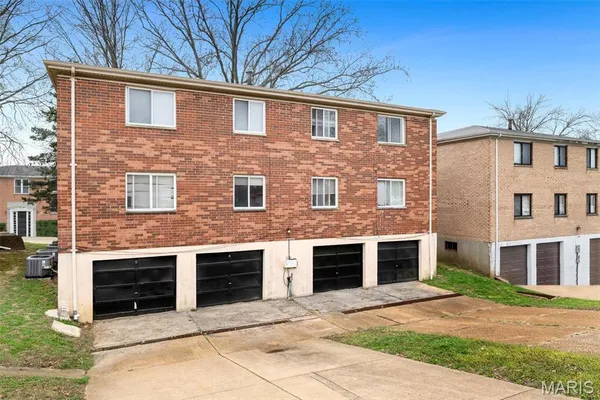 $525,000 | 10031 Willdan Drive, St. Louis, MO 63123