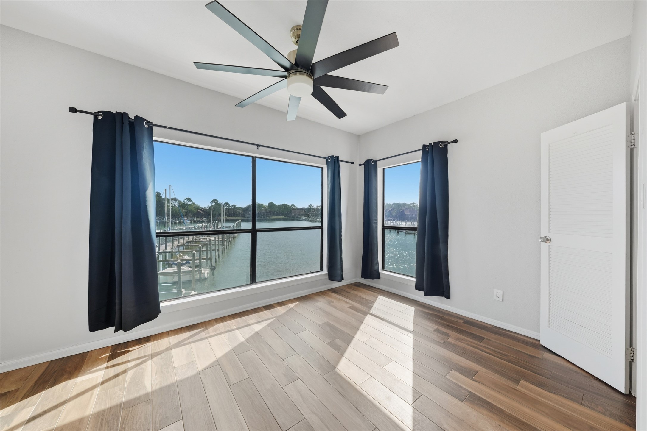 793 Davis Road, Unit 116 League City, TX 77573 - Photo 17 of 31 a view of an empty room with a window