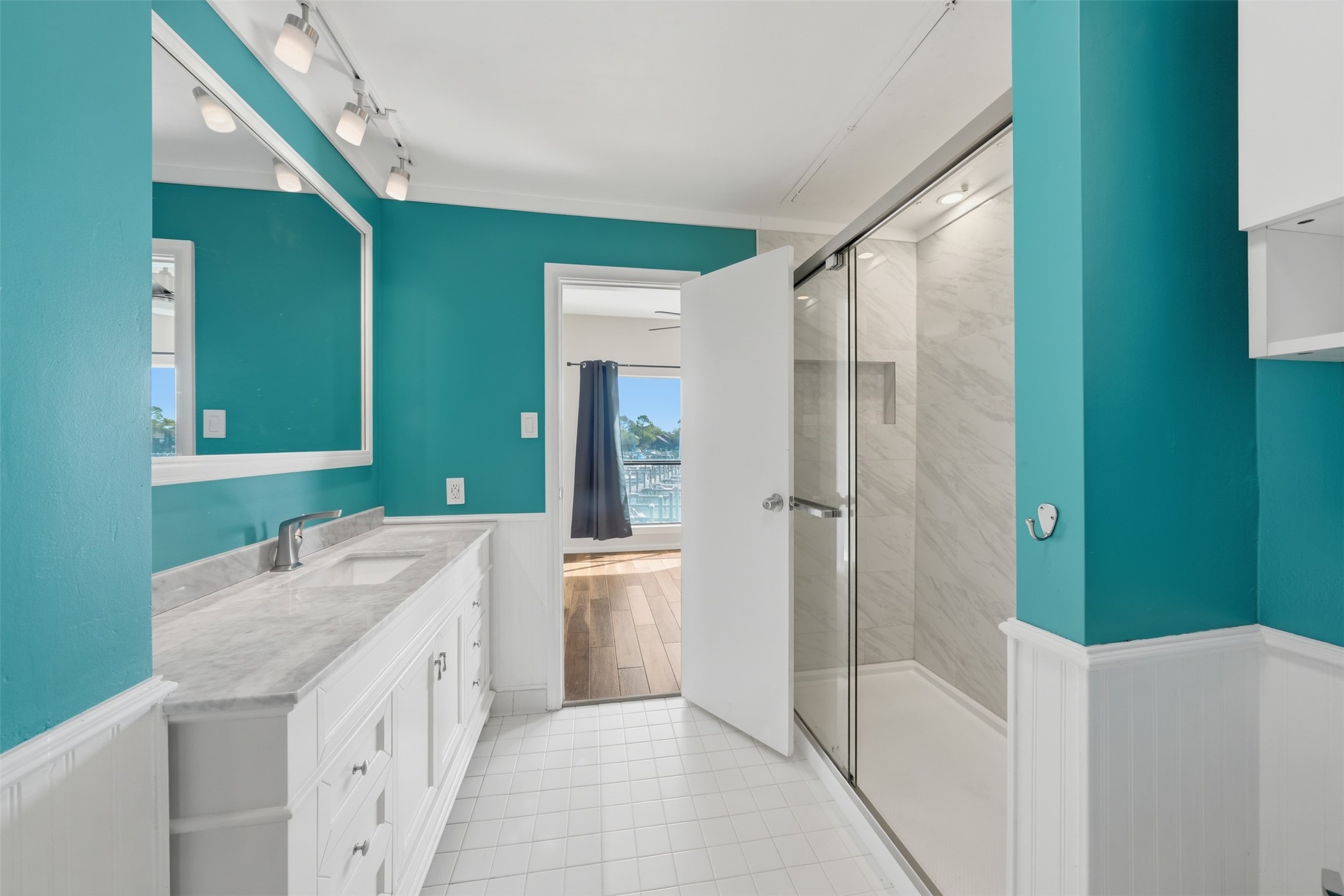 793 Davis Road, Unit 116 League City, TX 77573 - Photo 20 of 31 a bathroom with a sink and a mirror