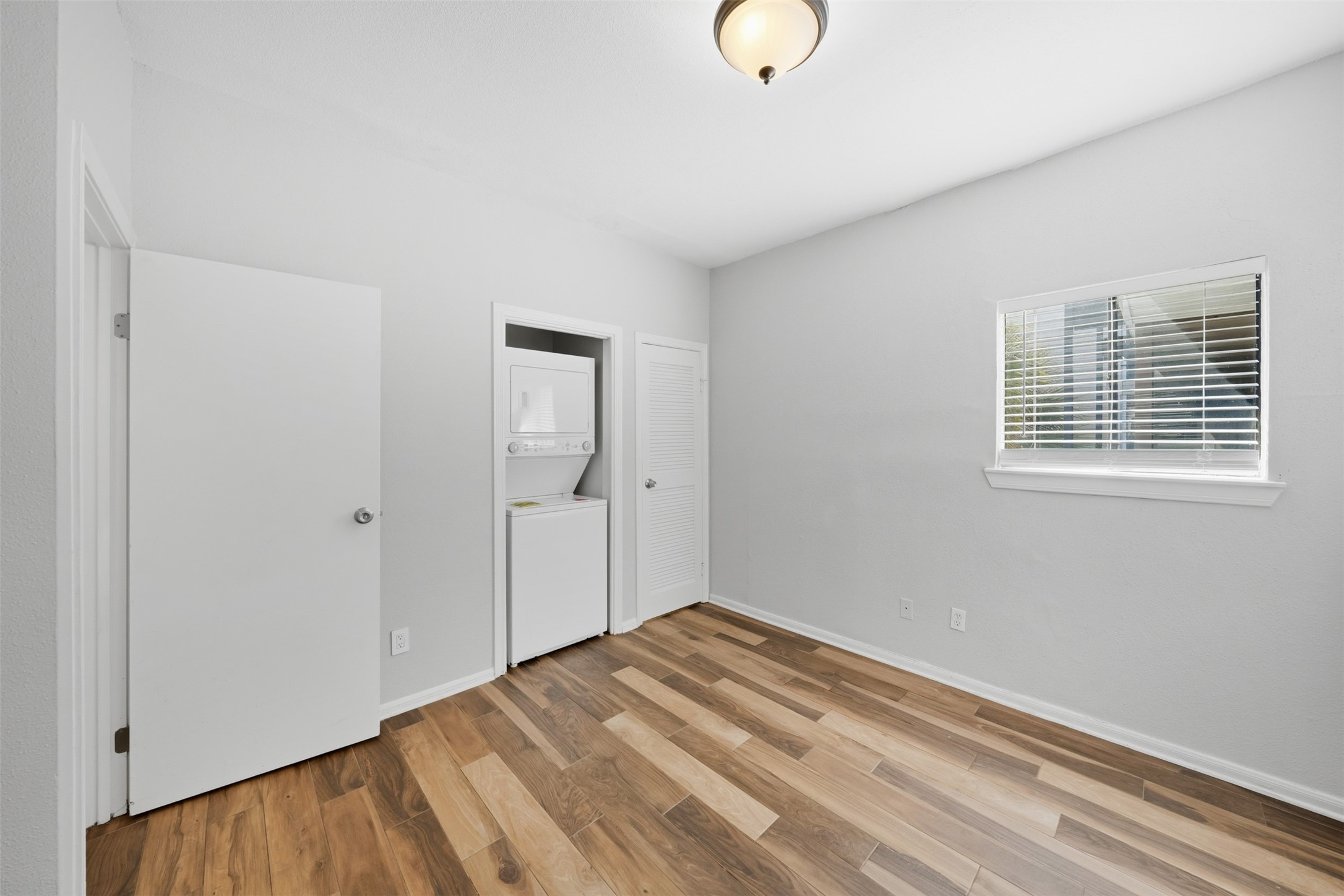 793 Davis Road, Unit 116 League City, TX 77573 - Photo 26 of 31 a view of a room with wooden floor and bathroom