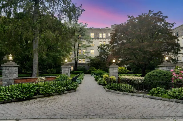 a view of a pathway both side of the house