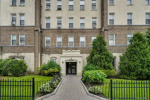 $244,999 | 472 Gramatan Avenue, Unit CC3 BUILDING 6, Mount Vernon, NY 10552