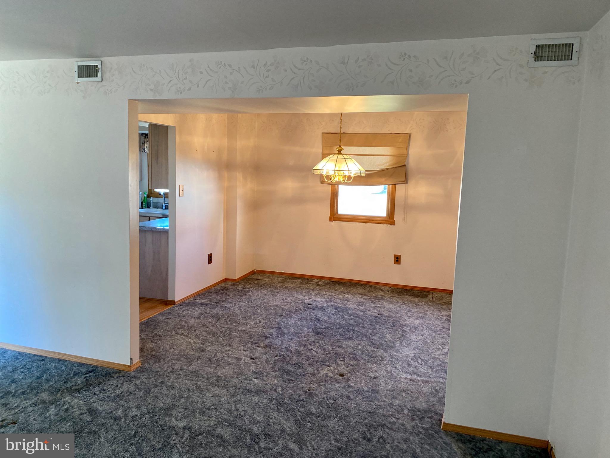 9 Plumstead Road Sewell, NJ 08080 - Photo 19 of 45 Dining room