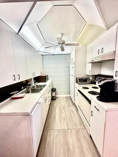 2067 Cornwall East Boca Raton, FL 33434 - Photo 2 of 20 kitchen