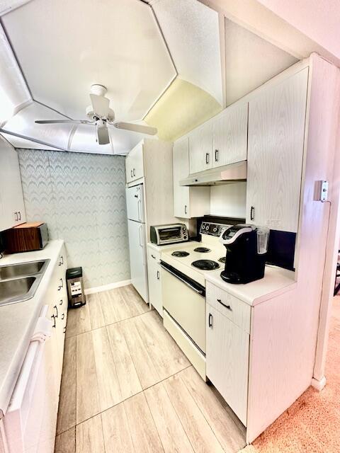 2067 Cornwall East Boca Raton, FL 33434 - Photo 3 of 20 Kitchen