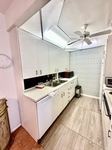 2067 Cornwall East Boca Raton, FL 33434 - Photo 4 of 20 Kitchen