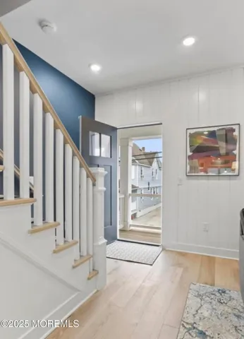 a view of entryway with livingroom