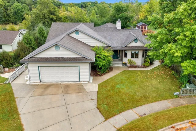 $475,000 | 710 Moraine Court, Kewaskum, WI 53040