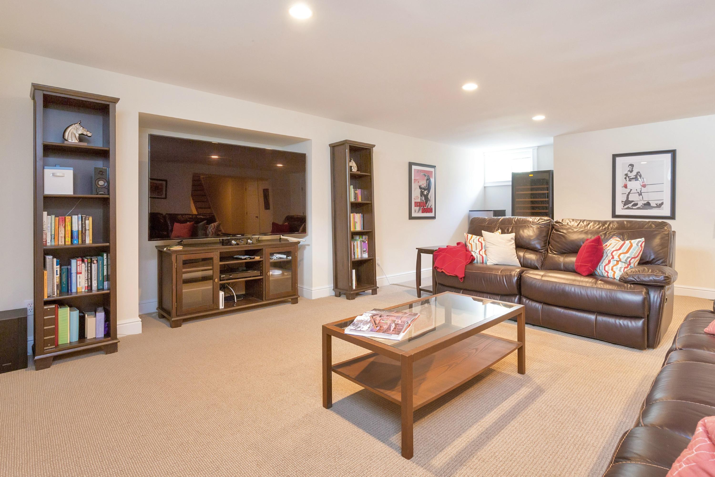 31 Edgewood Road Darien, CT 06820 - Photo 18 of 25 a living room with furniture and a flat screen tv