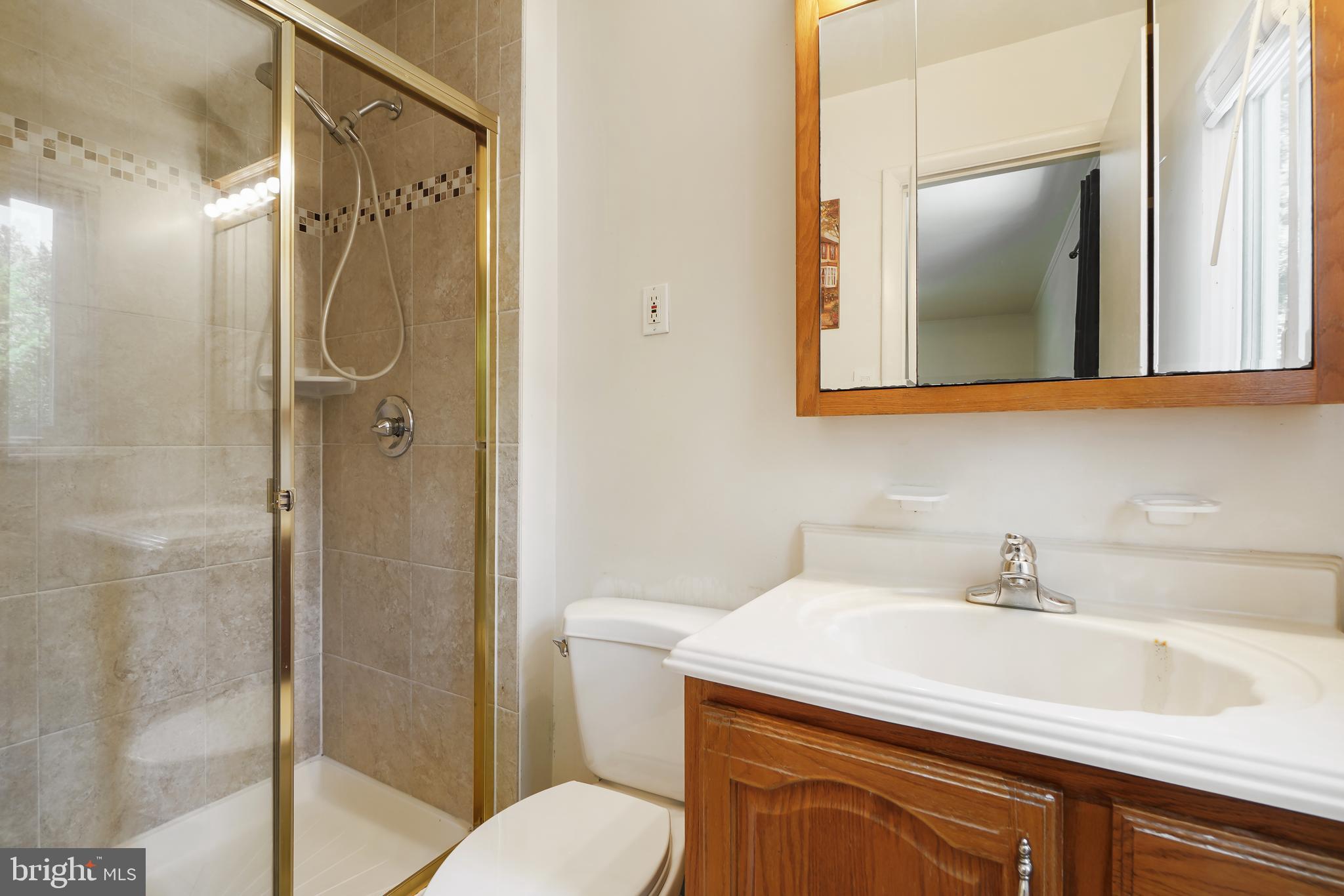 6501 Greentree Road Bethesda, MD 20817 - Photo 17 of 30 Primary Bedroom Bath