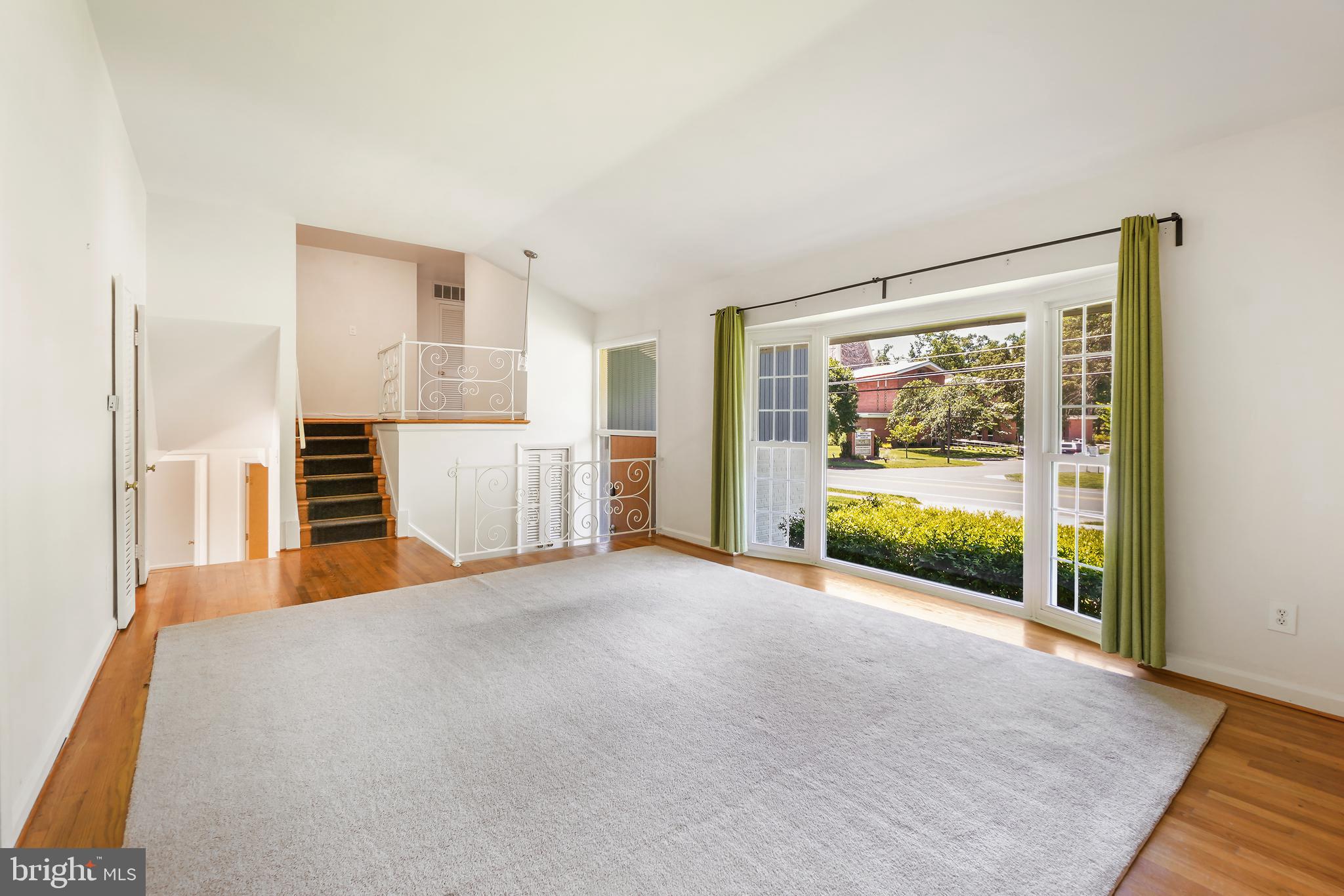6501 Greentree Road Bethesda, MD 20817 - Photo 5 of 30 Living Room