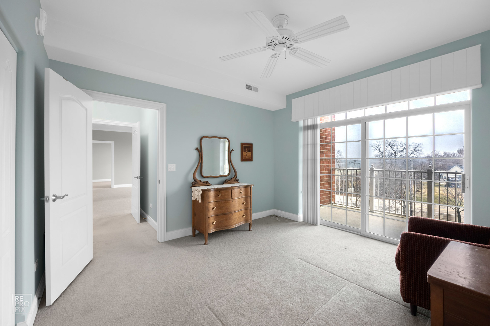 1 Itasca Place, Unit 207 Addison, IL 60143 - Photo 20 of 24 a view of living room with furniture and front door