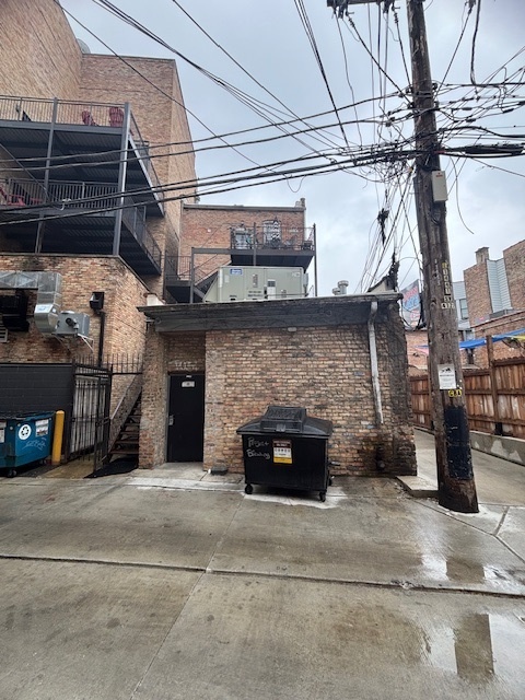 3477 North Clark Street, Unit 2 Chicago, IL 60657 - Photo 12 of 13 a view of a garage