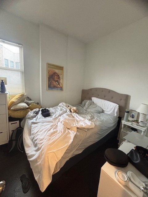 3477 North Clark Street, Unit 2 Chicago, IL 60657 - Photo 4 of 13 a bedroom with bed and a window