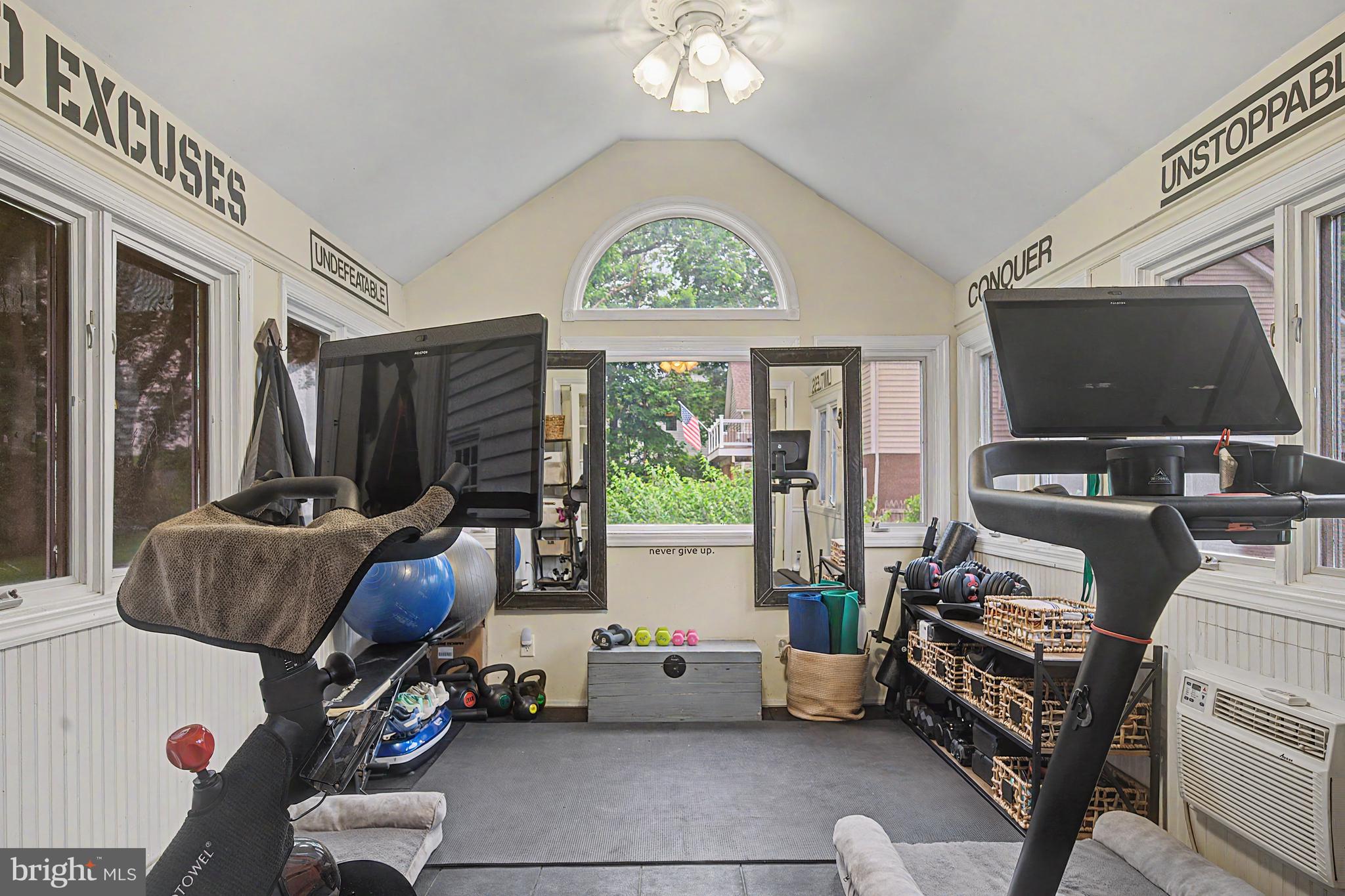 4900 Threadneedle Road Wilmington, DE 19807 - Photo 32 of 49 This intended space is a lovely Sunroom