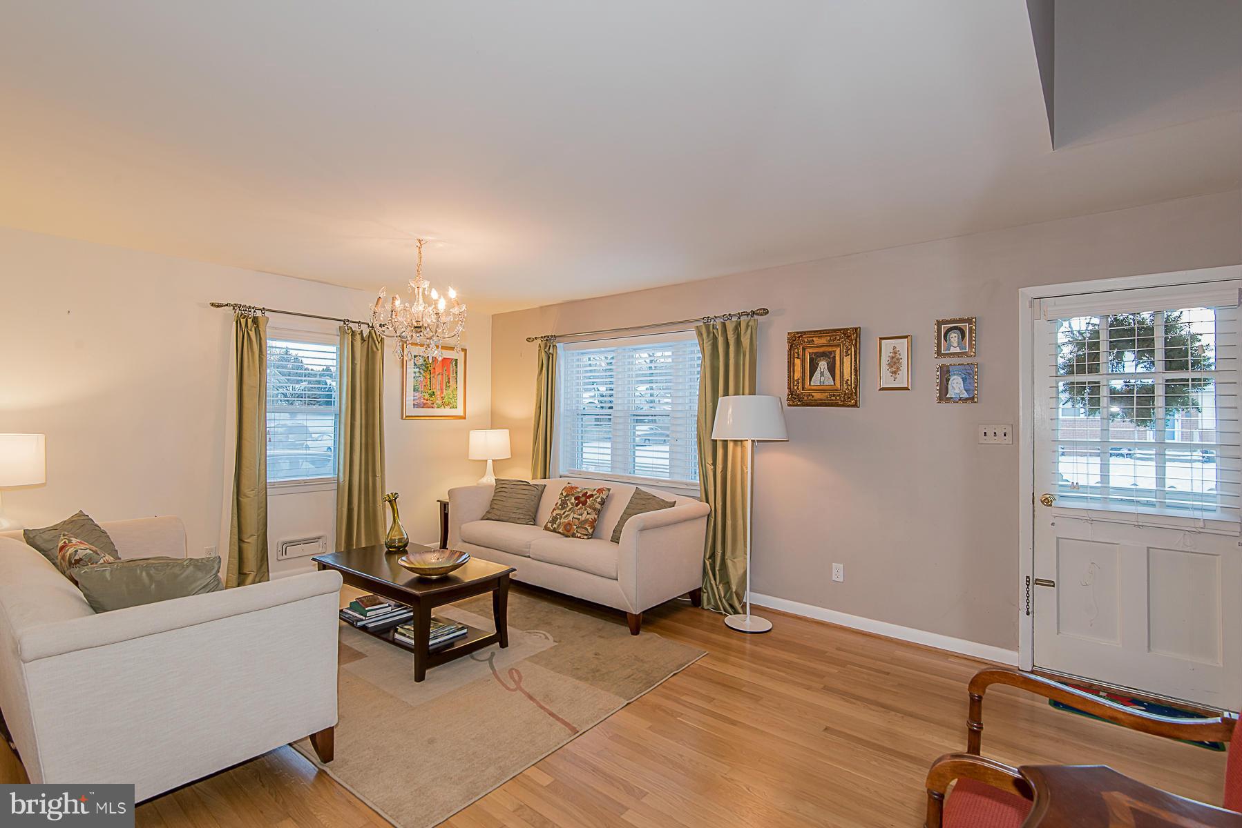 1305 Black Friars Road Catonsville, MD 21228 - Photo 3 of 28 Living Room