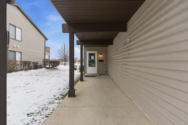 a view of back yard of the house