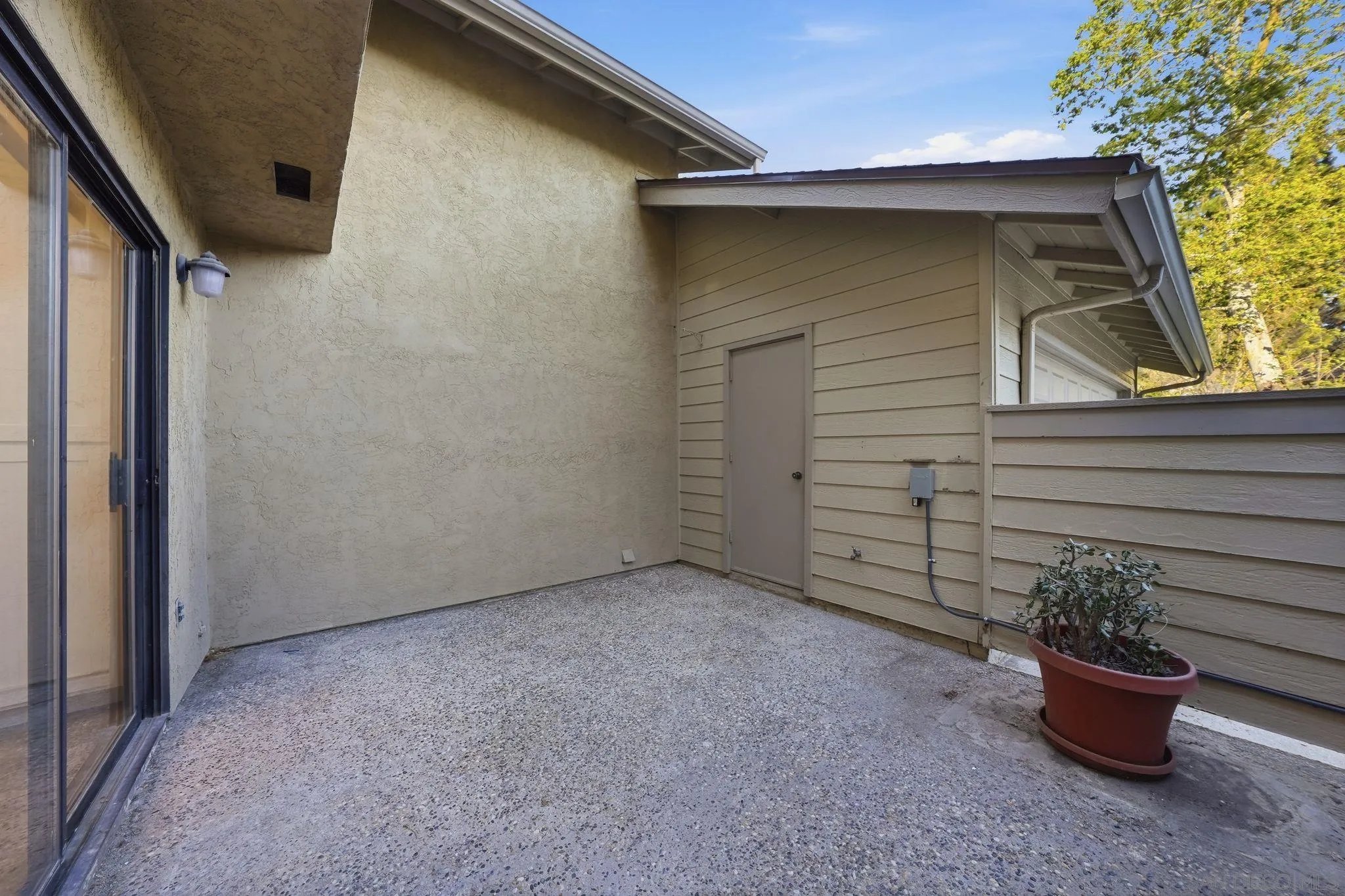 10450 Ridgewater Lane San Diego, CA 92131 - Photo 36 of 47 a view of outdoor space and yard