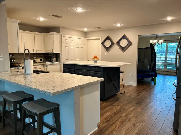 $2,100 | 11102 Sage Linda Lane, Houston, TX 77089