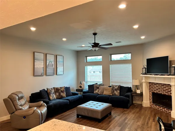 $2,100 | 11102 Sage Linda Lane, Houston, TX 77089