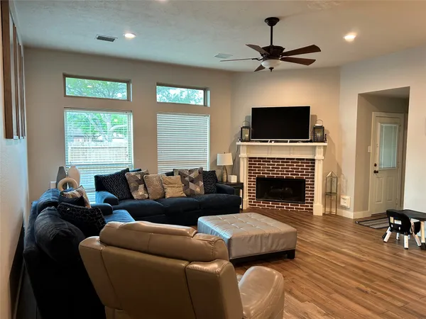 $2,100 | 11102 Sage Linda Lane, Houston, TX 77089