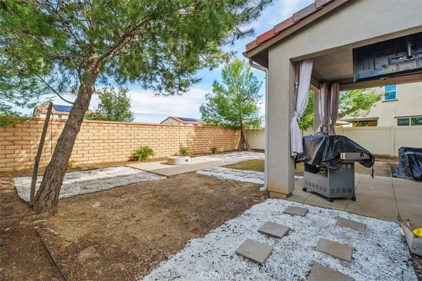 a view of a house with backyard and sitting area