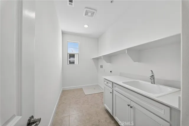 a view of a garage room