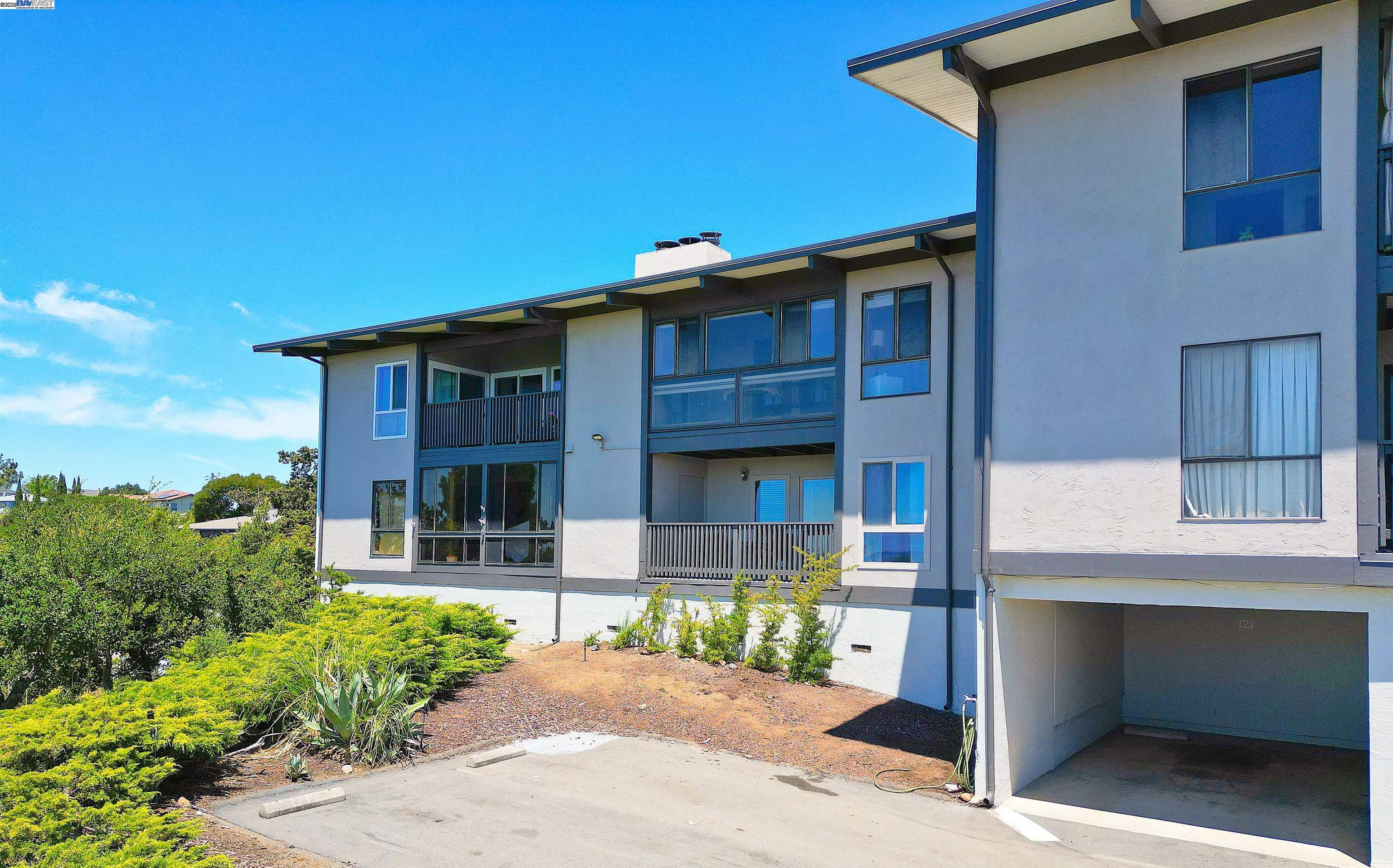 19100 Crest Avenue, Unit 23 Castro Valley, CA 94546 - Photo 22 of 35