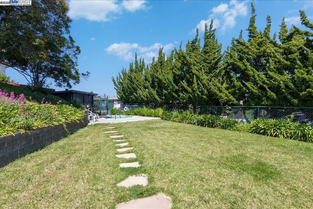 a view of a tennis court