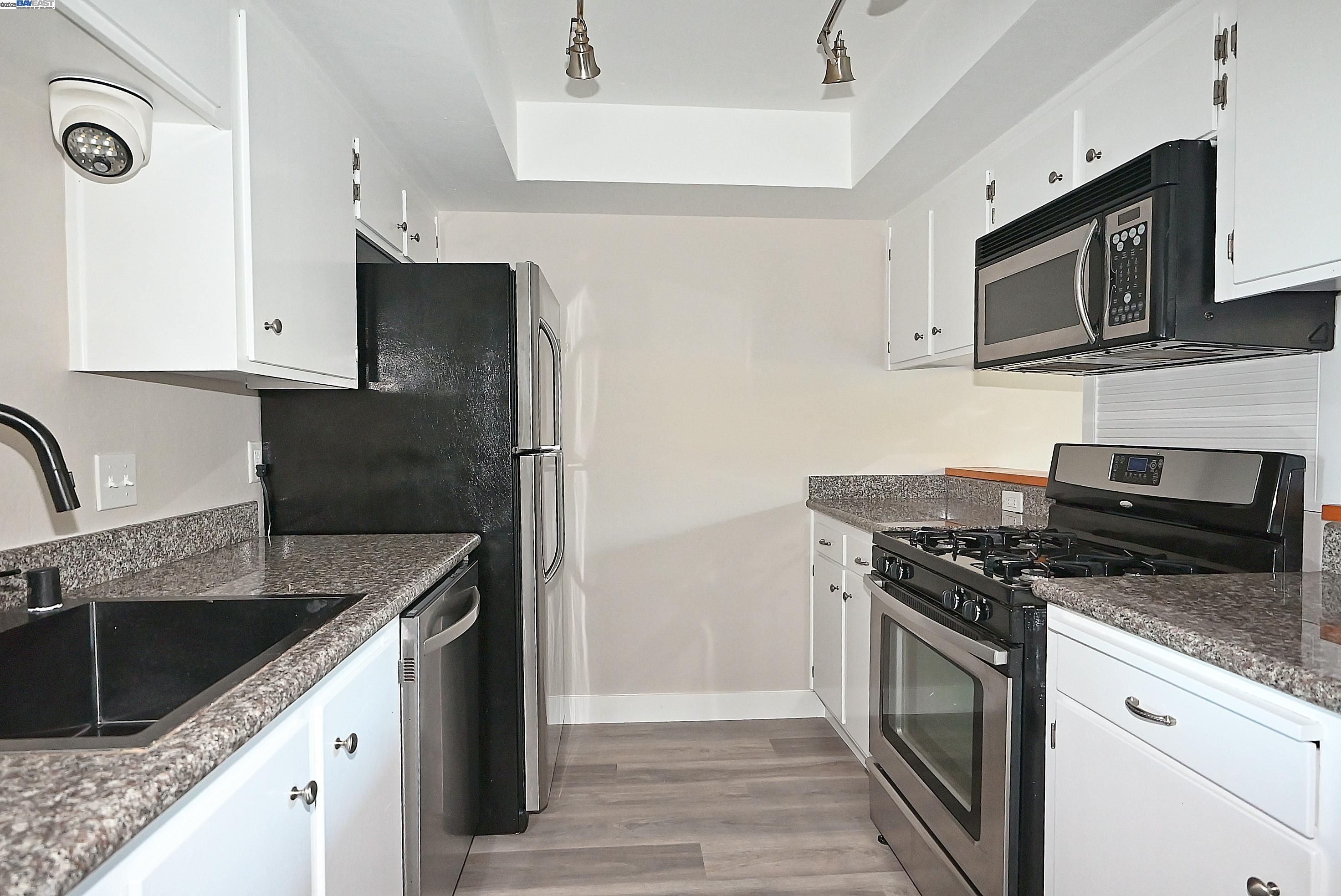 19100 Crest Avenue, Unit 23 Castro Valley, CA 94546 - Photo 6 of 35