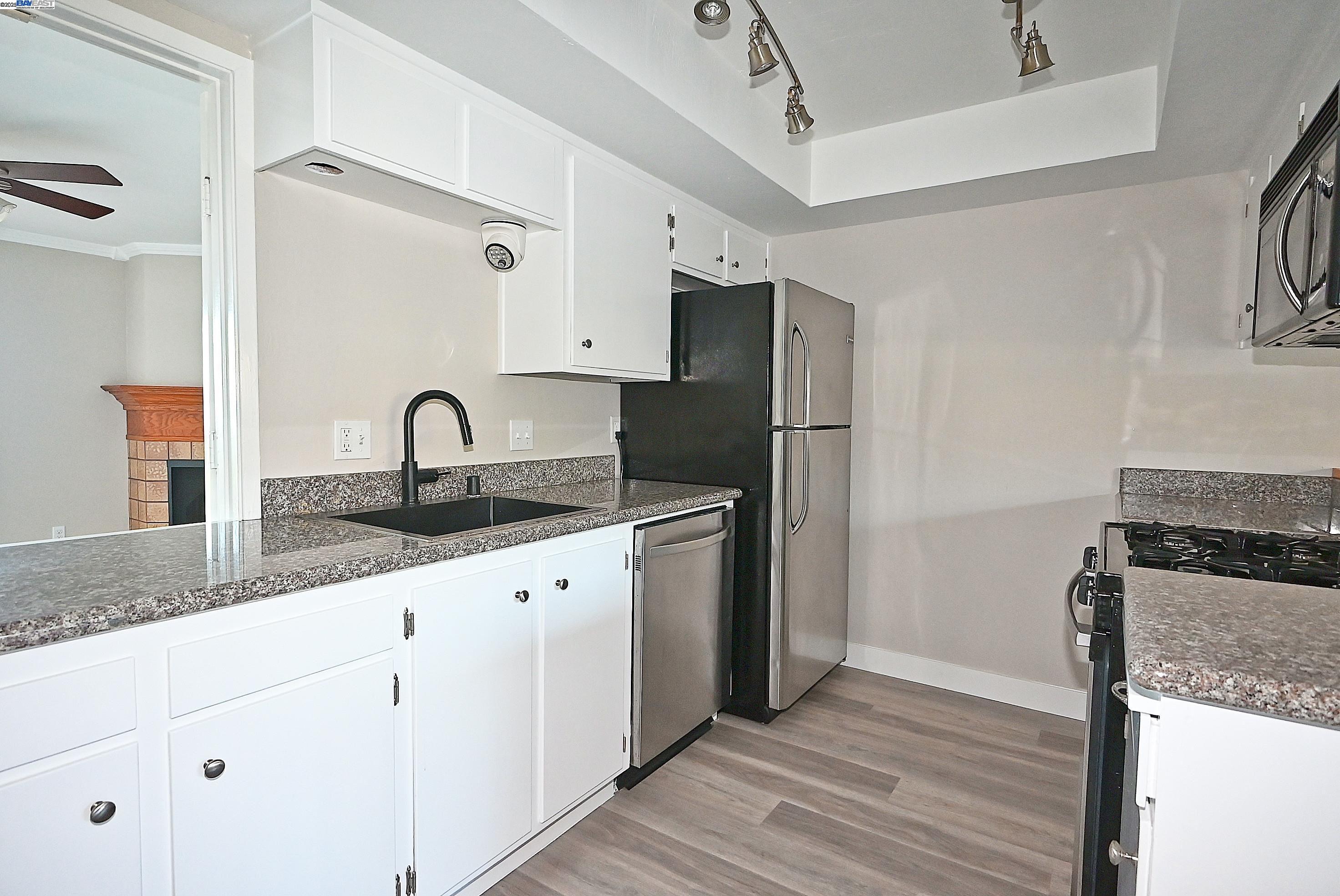 19100 Crest Avenue, Unit 23 Castro Valley, CA 94546 - Photo 7 of 35
