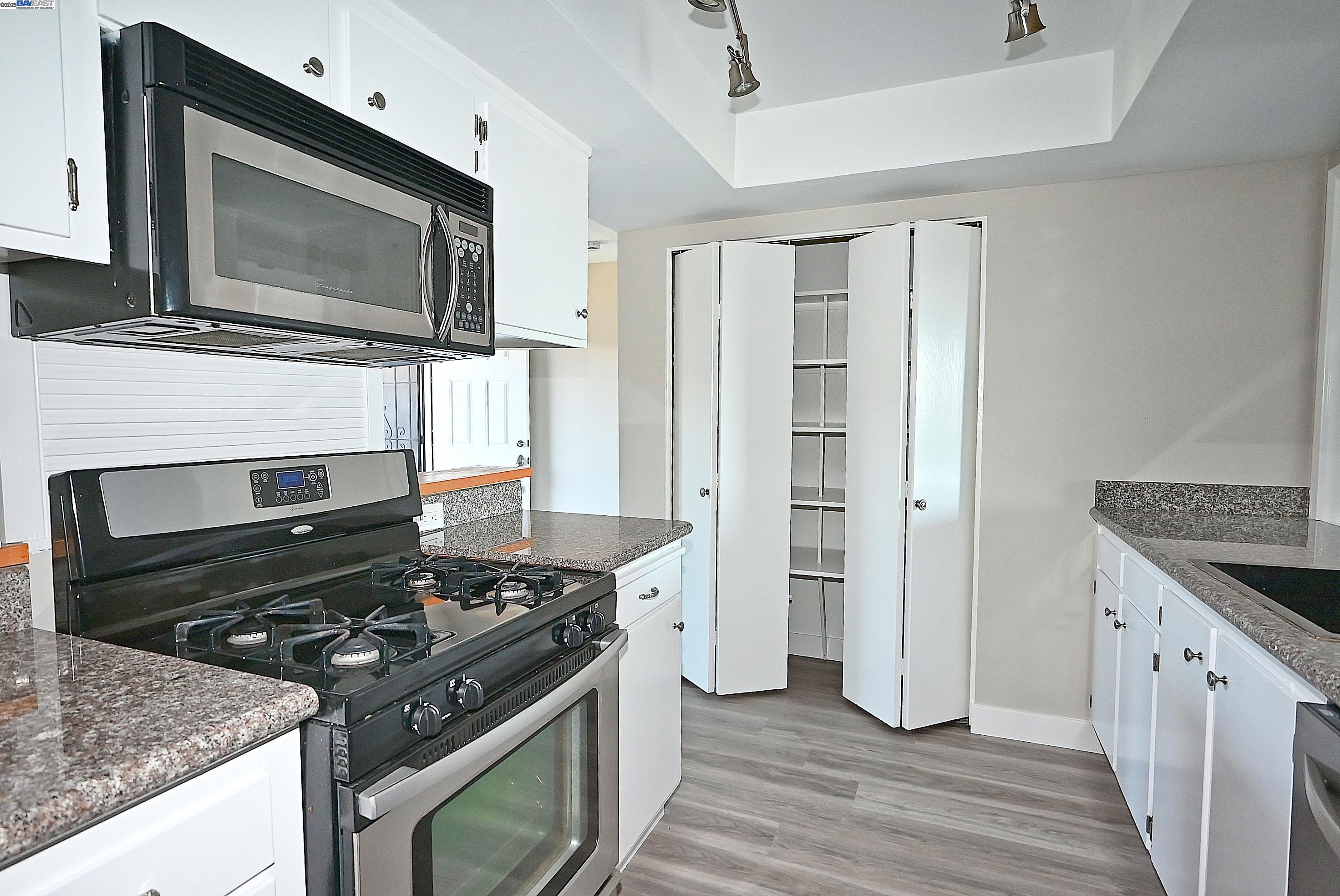 19100 Crest Avenue, Unit 23 Castro Valley, CA 94546 - Photo 8 of 35