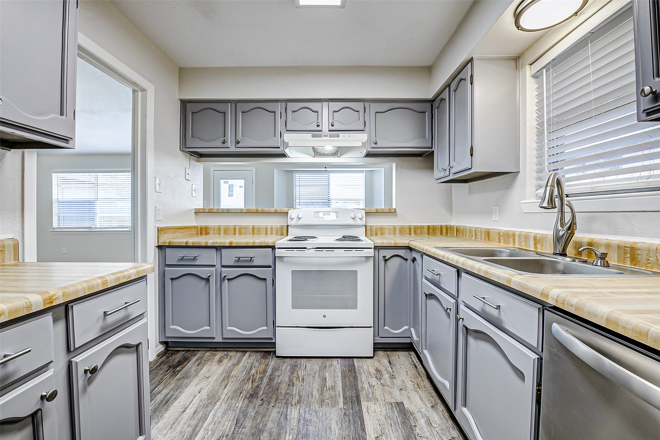 9842 Shell Rock Road La Porte, TX 77571 - Photo 9 of 27