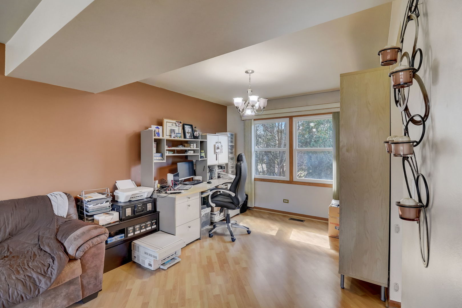 331 Sutcliffe Circle Vernon Hills, IL 60061 - Photo 3 of 26 a view of a livingroom with workspace and a window