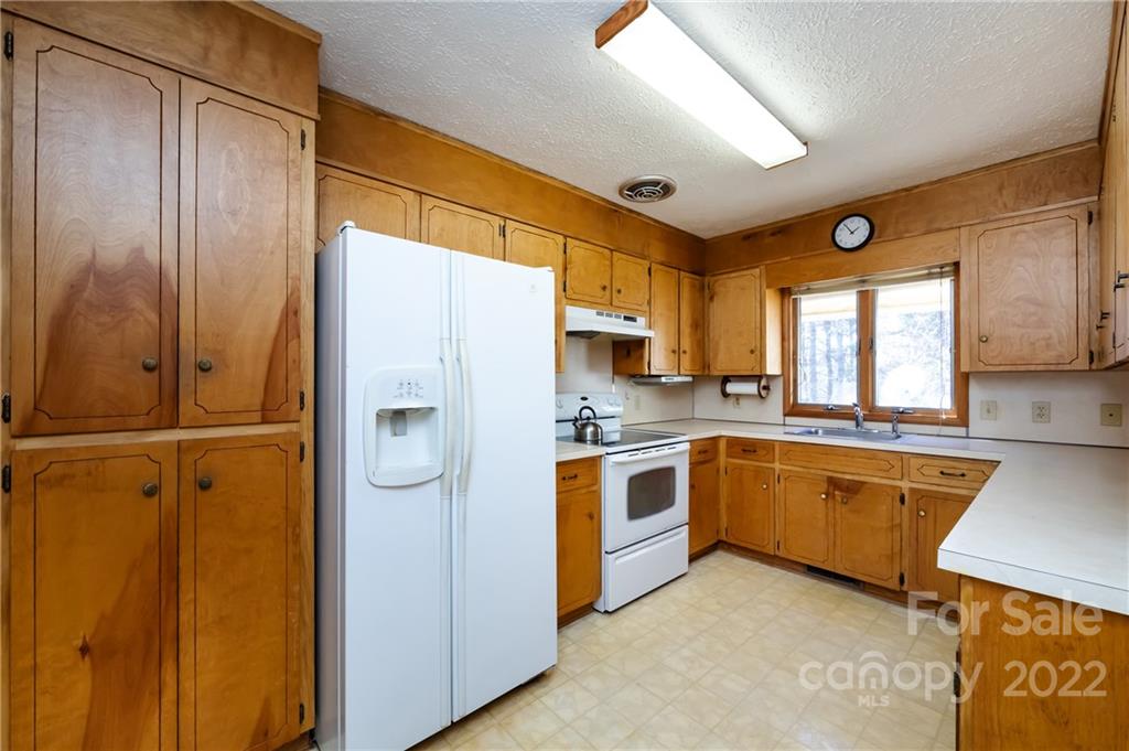 1729 Wesley Road Morganton, NC 28655 - Photo 5 of 28 Gallery Image 5