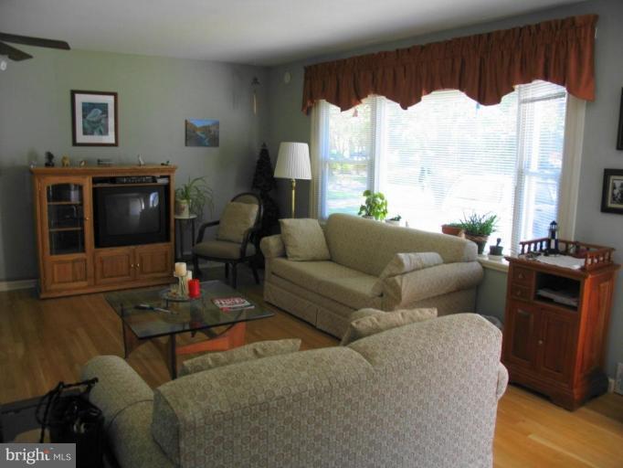 4103 Conger Street Silver Spring, MD 20906 - Photo 4 of 14 Living Room