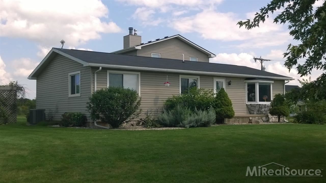 4200 Martin Capac, MI 48014 - Photo 2 of 30 31192663-1.JPG