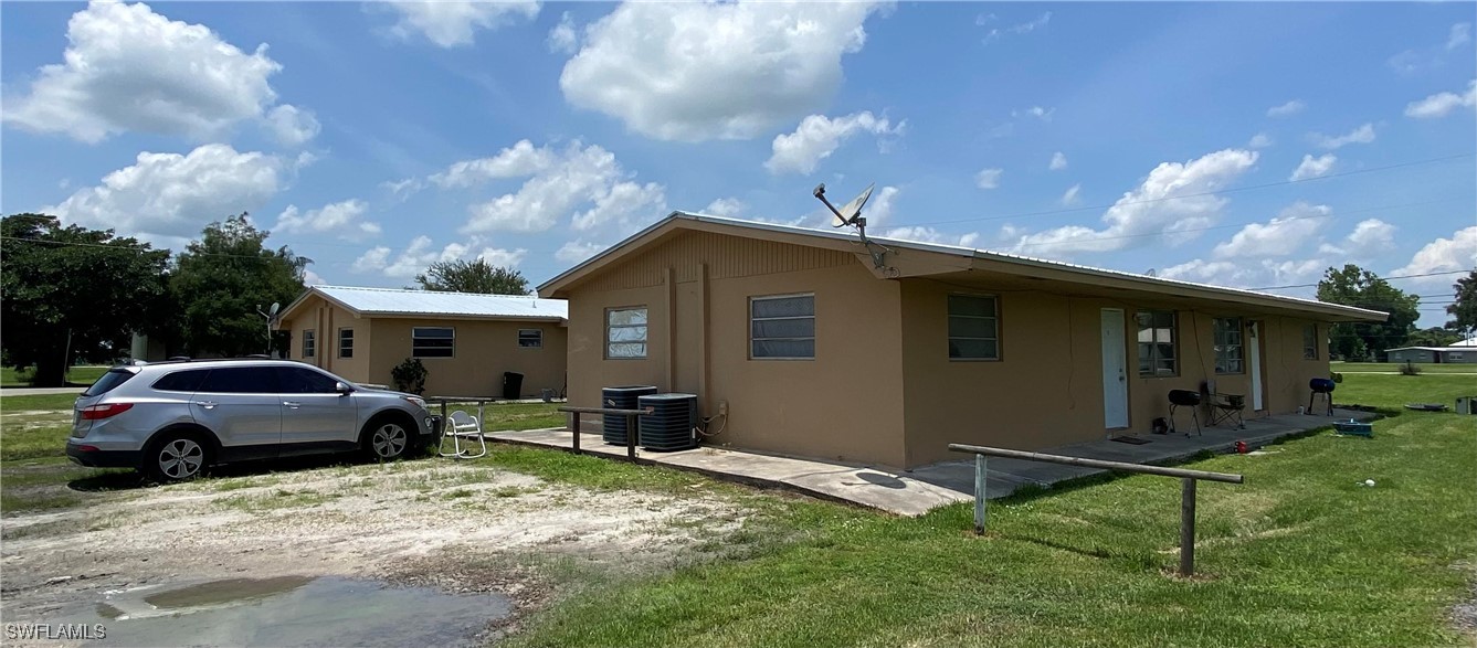 599 Avenue R Moore Haven, FL 33471 - Photo 5 of 23