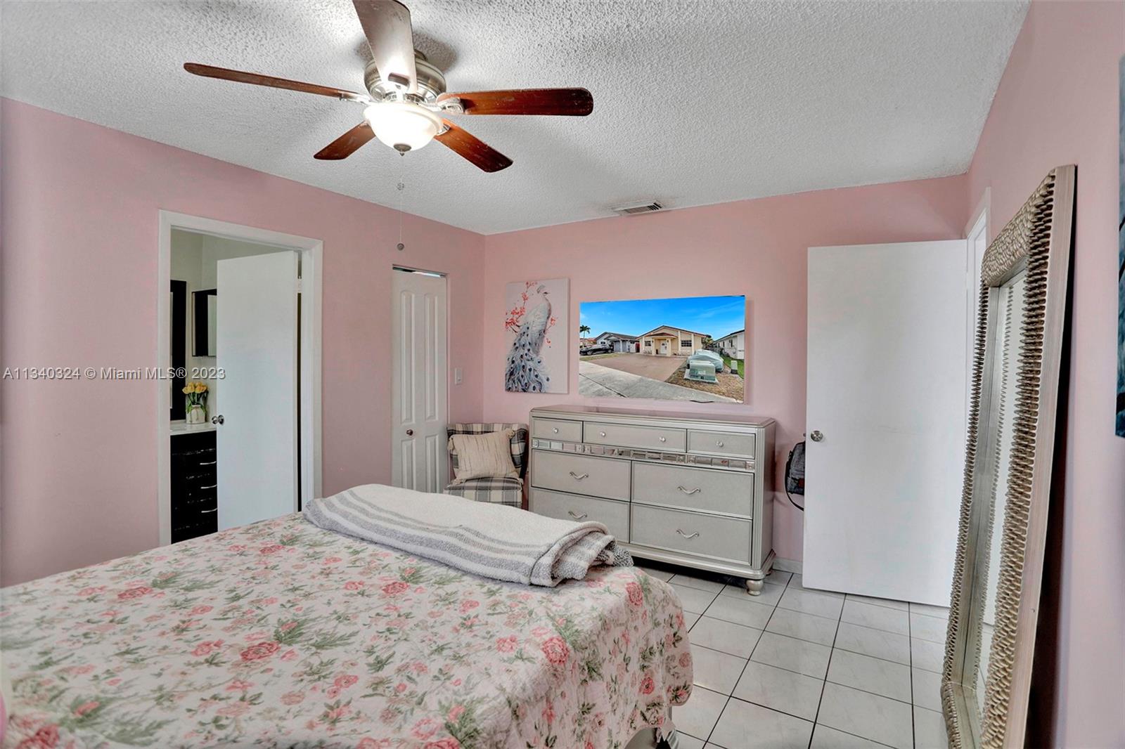 2574 West 71st Place Hialeah, FL 33016 - Photo 15 of 48