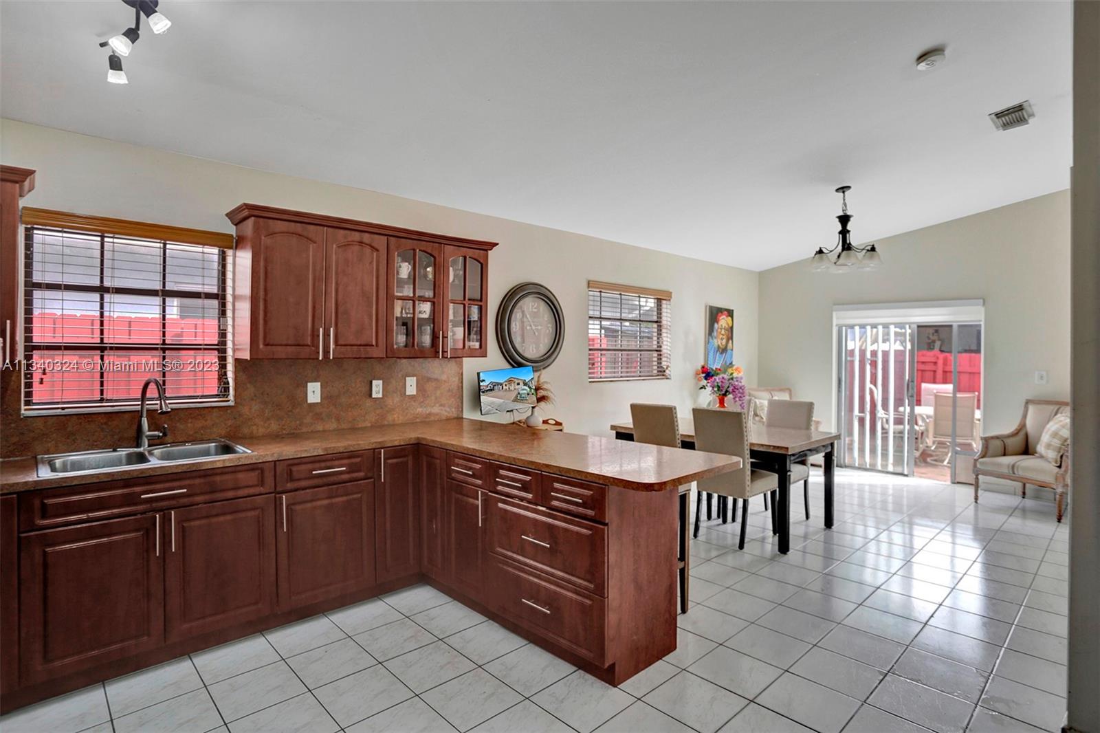 2574 West 71st Place Hialeah, FL 33016 - Photo 30 of 48