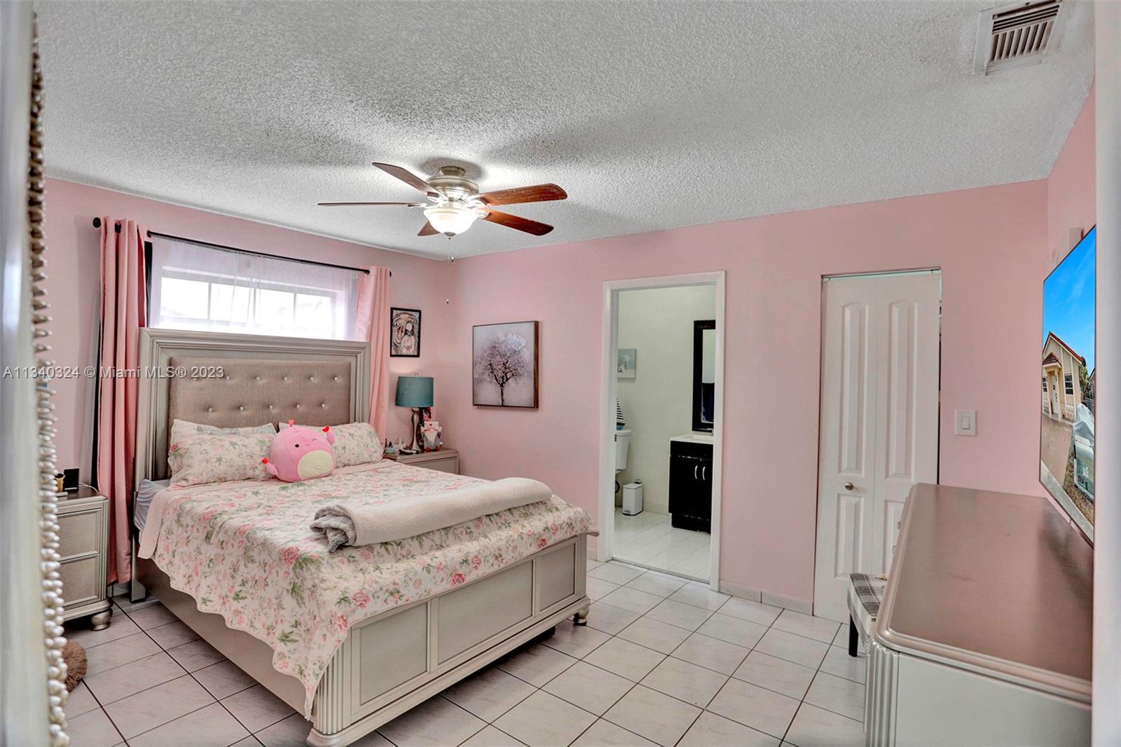 2574 West 71st Place Hialeah, FL 33016 - Photo 4 of 48