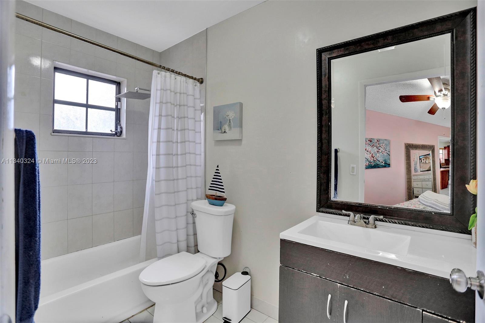 2574 West 71st Place Hialeah, FL 33016 - Photo 5 of 48