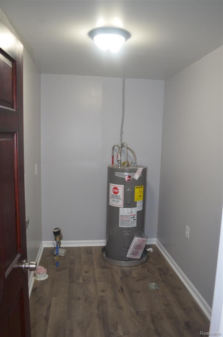 17565 Sumpter Road Belleville, MI 48111 - Photo 12 of 25 12.JPG