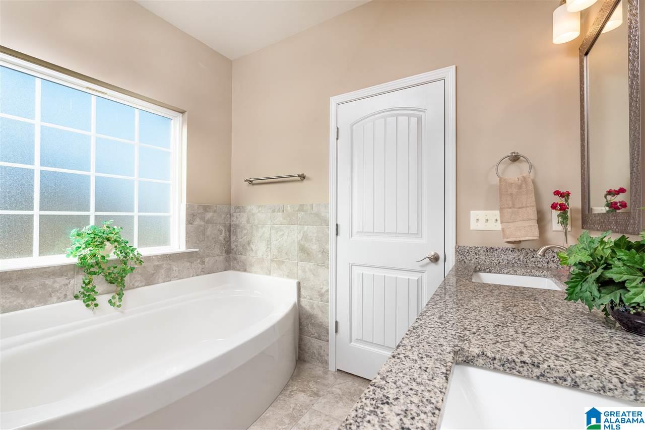 827 Michelle Manor Calera, AL 35040 - Photo 13 of 16