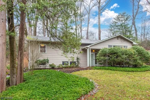 $795,000 | 6 Van Duyne Road, Mountain Lakes, NJ 07046