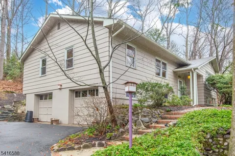 $795,000 | 6 Van Duyne Road, Mountain Lakes, NJ 07046