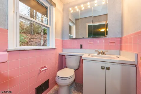 $795,000 | 6 Van Duyne Road, Mountain Lakes, NJ 07046